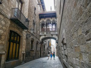 Carrer-del-Bisbe-Altstadt-Barcelona